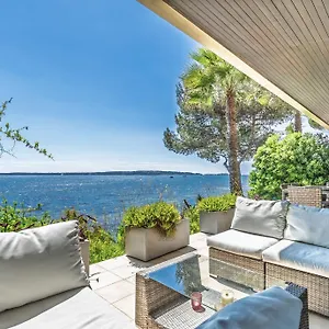 Adriana By Terry's Homes Waterfront Seaview Cannes